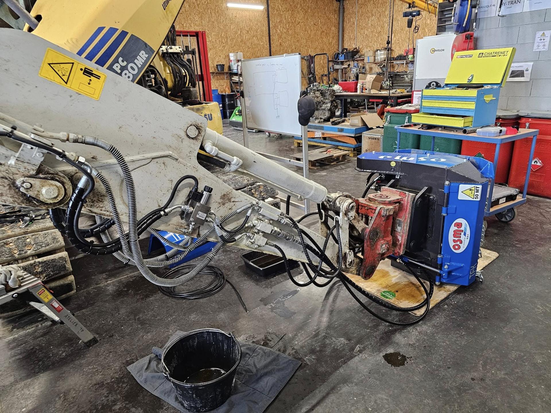 Montage hydraulique pour  broyeur sur pelle